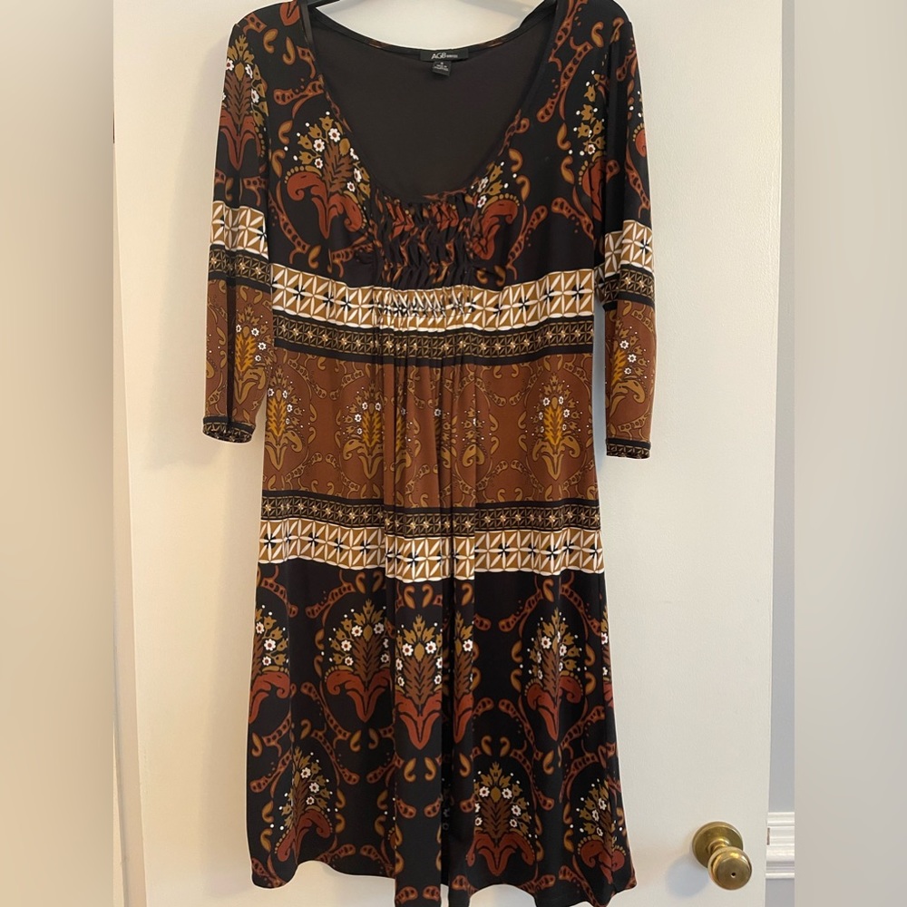 Super cute, easy wear bohemian dress. Size 8. Fits more like a 10.